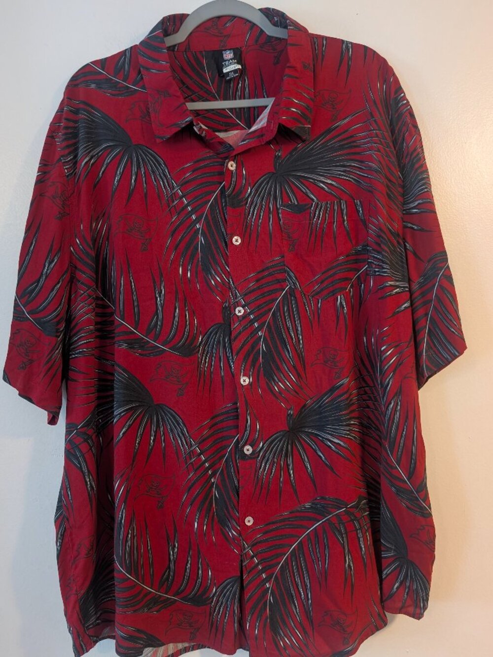 Tampa Bay Buccaneers Red tropical print shirt